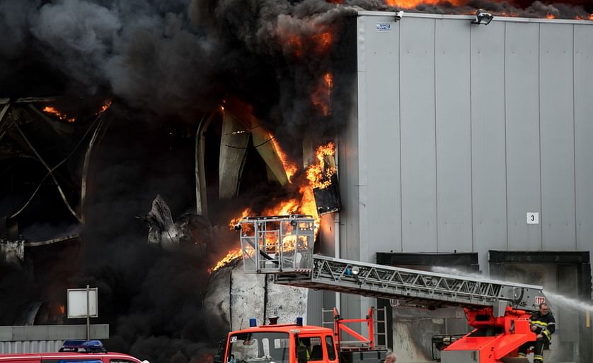 Monday morning a major fire totally destroyed the production plant of French Fry manufacturer Clarebout Potatoes in Nieuwkerke