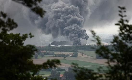 This view from a distance reveals the extent of the smoke development
(Courtesy: Focus & WTV) This view from a distance reveals the extent of the smoke development
(Courtesy: Focus & WTV)