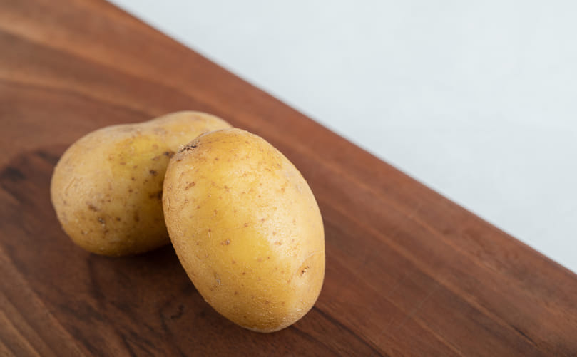 All-purpose potatoes offer the best of both worlds balancing starchiness and waxiness. With moderate starch content, a versatile texture and thin, edible skin, they adapt well to a wide range of cooking methods All-purpose potatoes offer the best of both worlds balancing starchiness and waxiness. With moderate starch content, a versatile texture and thin, edible skin, they adapt well to a wide range of cooking methods
