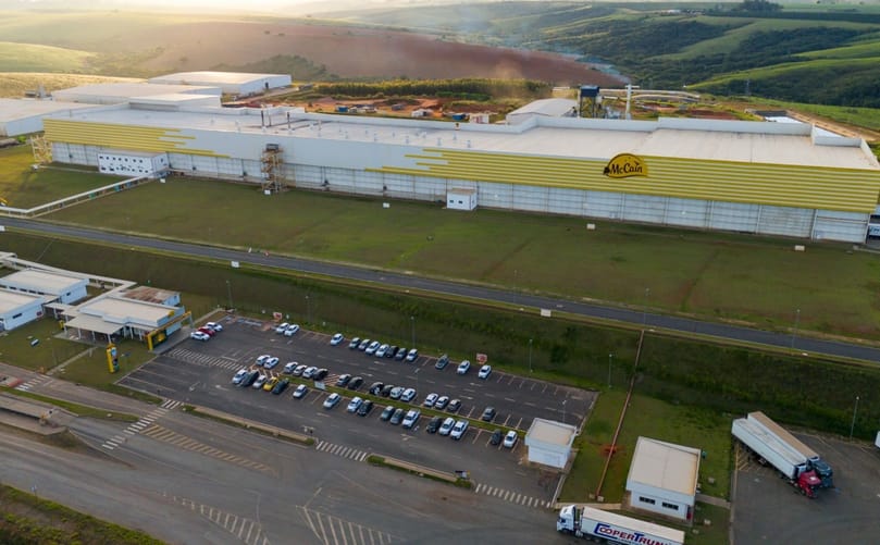 Closer view of the McCain Foods plant in Araxá (MG), which will receive new French fry and pre-formed product lines as part of the company’s largest regional investment. Closer view of the McCain Foods plant in Araxá (MG), which will receive new French fry and pre-formed product lines as part of the company’s largest regional investment.