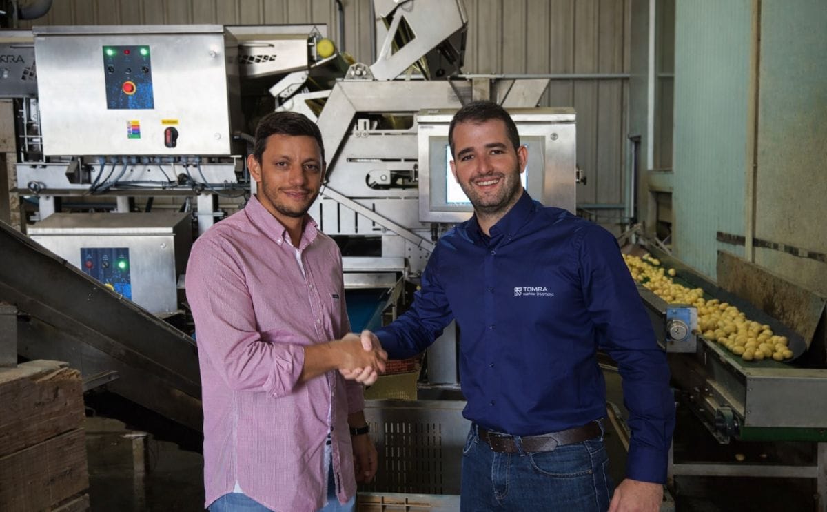 Sergio Pinho, Gerente de Oliveira Pinho & Filhos y Alejandro Palacios, Director de ventas de TOMRA Sorting Food para España y Portugal.