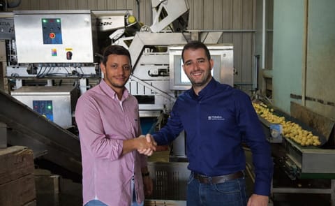 Sergio Pinho, Gerente de Oliveira Pinho & Filhos y Alejandro Palacios, Director de ventas de TOMRA Sorting Food para España y Portugal. Sergio Pinho, Gerente de Oliveira Pinho & Filhos y Alejandro Palacios, Director de ventas de TOMRA Sorting Food para España y Portugal.