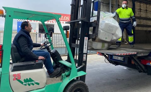 La UE introduce nuevas normas de envases para impulsar el reciclaje y reducir los residuos plásticos en la industria alimentaria La UE introduce nuevas normas de envases para impulsar el reciclaje y reducir los residuos plásticos en la industria alimentaria