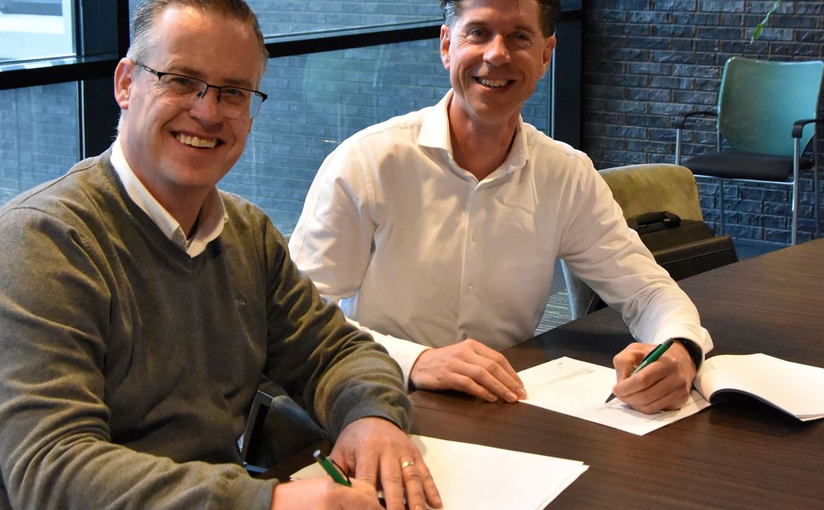 (LR) Dim-Jan de Visser, Commercial director at Tolsma-Grisnich and Bjorn Bierman Director Customer Service at Invaro Agri & Horti Technology Group (LR) Dim-Jan de Visser, Commercial director at Tolsma-Grisnich and Bjorn Bierman Director Customer Service at Invaro Agri & Horti Technology Group