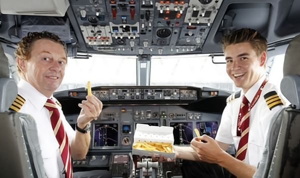 Corendon pilots eating french fries