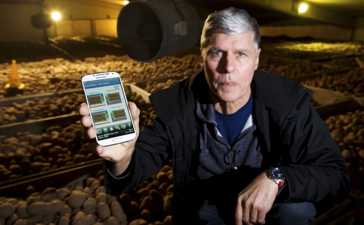 Ray Andrews of Crop Systems with the firm's new web-based potato store controller called SmartStor. 
(Courtesy: Mark Bullimore / Eastern Daily Press)