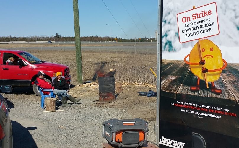 Picketline at Covered Bridge Potato Chips prior to the end of the strike