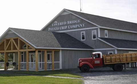 Covered Bridge Potato Chip Co. receives New Brunswick Export Achievement Award Covered Bridge Potato Chip Co. receives New Brunswick Export Achievement Award
