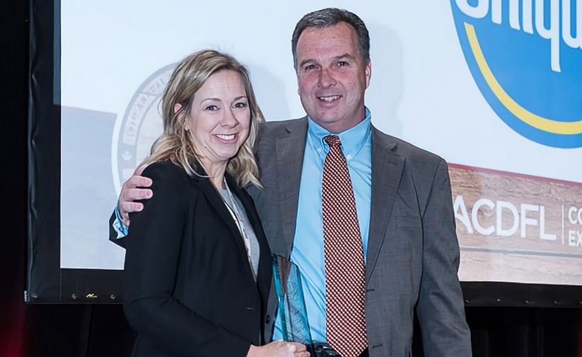 Jennifer Harris, director of marketing for Mid-Isle Farms, Prince Edward Island, receives the 2016 Mary Fitzgerald Award from Chiquita zone manager Les Mallard at the 91st Annual CPMA Convention and Trade Show in Calgary, Alberta
(Courtesy: Canadian Prod