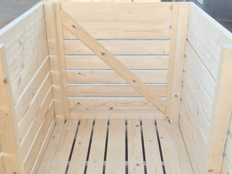 Smooth, planed interior with rounded edges and ventilation gaps to protect produce and ensure optimal airflow. Smooth, planed interior with rounded edges and ventilation gaps to protect produce and ensure optimal airflow.