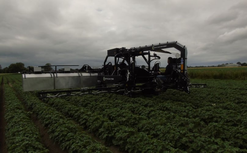 The Croptiscan 9000 is already operational at several growers in the Netherlands and provides practical field data used to train Croptimal's disease-recognition algorithms The Croptiscan 9000 is already operational at several growers in the Netherlands and provides practical field data used to train Croptimal's disease-recognition algorithms