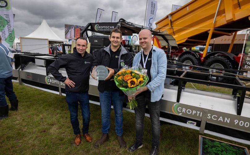 The Croptimal team celebrates winning the PotatoEurope 2025 Innovation Award for their Croptiscan 9000, a groundbreaking field robot that detects potato diseases with AI-driven precision.