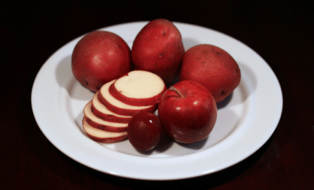The red of the Dark Red Chieftain potato variety compares to the red colour of an apple or plum 