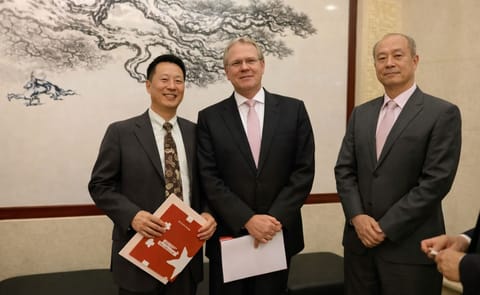 Using the Potato to Develop China-Peru Relations Using the Potato to Develop China-Peru Relations