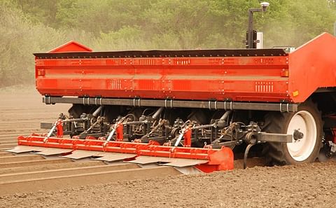 CP 62 Xtreme Trailed 6-row cup planter