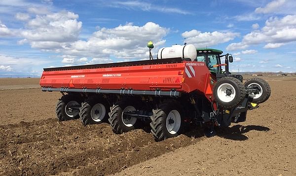 Dewulf CP 82 Xtreme Trailed 8-row cup planter