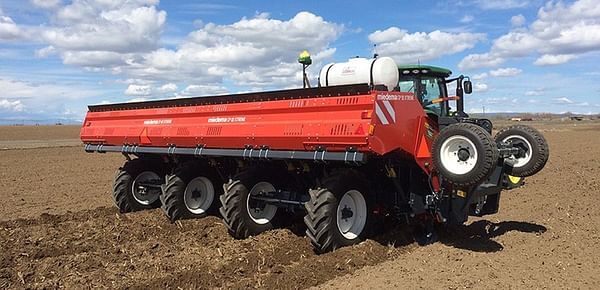 Dewulf CP 82 Xtreme Trailed 8-row cup planter