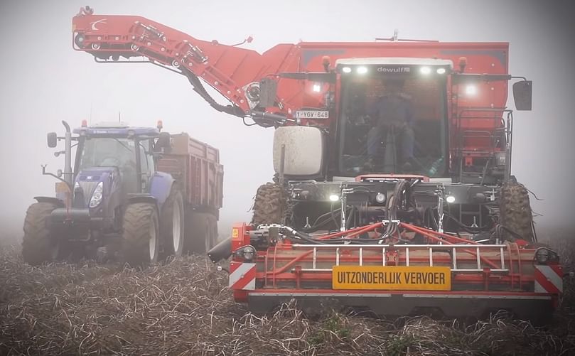 Agrifoto presented a videopreview of the new Dewulf Enduro potato harvester.