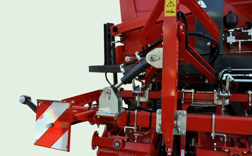 Inclino Master® for the Torro, Dewulf’s latest light, 2-row trailed sieving harvester with bunker Inclino Master® for the Torro, Dewulf’s latest light, 2-row trailed sieving harvester with bunker