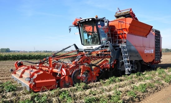 The roomy new Claas cabin of the Kwatro offers a spacious working environment focused on the driver. The roomy new Claas cabin of the Kwatro offers a spacious working environment focused on the driver.