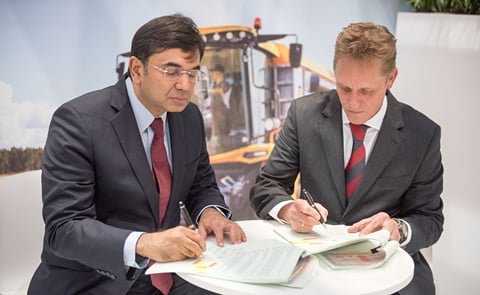 Rajesh Jejurikar, President, Farm Equipment Sector, Mahindra & Mahindra Ltd. (left) and René Boeijenga, CEO at Dewulf (right) signing the agreement during the Agritechnica in Hanover Rajesh Jejurikar, President, Farm Equipment Sector, Mahindra & Mahindra Ltd. (left) and René Boeijenga, CEO at Dewulf (right) signing the agreement during the Agritechnica in Hanover