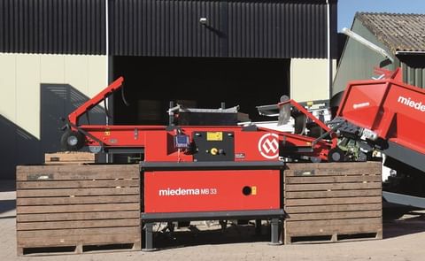 MB 33 Box filler with a capacity of 40-60 boxes per hour MB 33 Box filler with a capacity of 40-60 boxes per hour