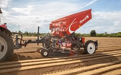 Structural 30 Mounted or trailed 3-row belt planter