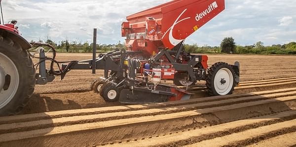 Dewulf Structural 30 Mounted or trailed 3-row belt planter