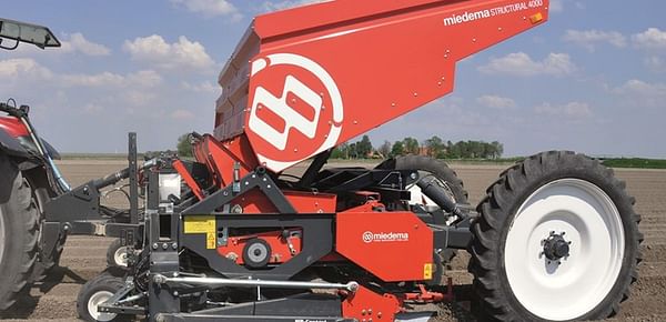 Miedema Structural 4000 Mounted or trailed 4-row belt planter