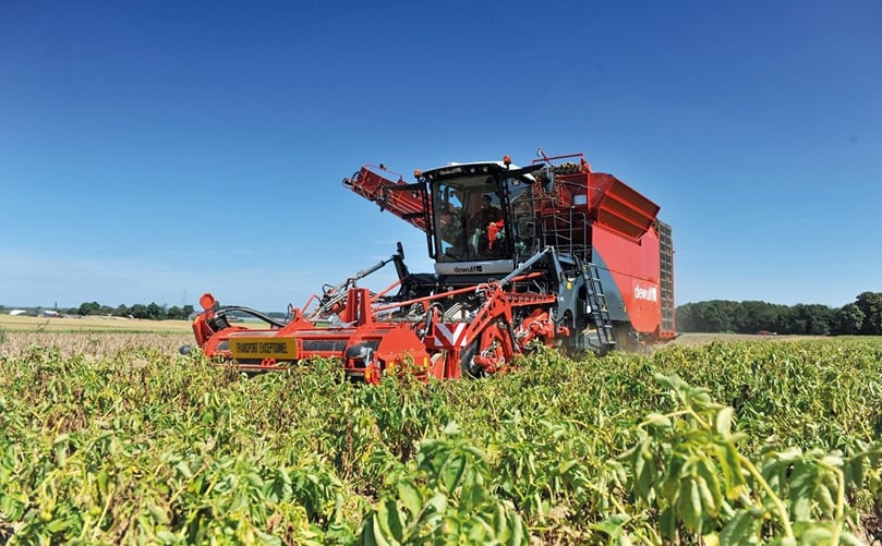 Dewulf potato harvesters: the Kwatro, a self-propelled 4-row sieving harvester Dewulf potato harvesters: the Kwatro, a self-propelled 4-row sieving harvester