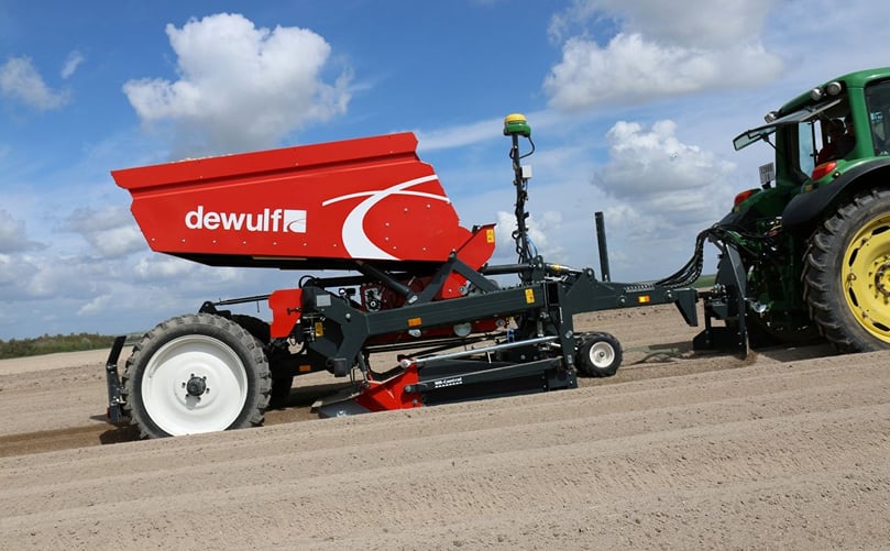 Dewulf Potato Planters: Structural 30, a trailed 3-row belt planter Dewulf Potato Planters: Structural 30, a trailed 3-row belt planter