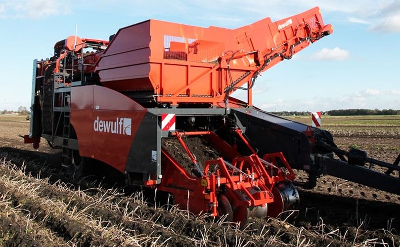 Dewulf RA2060: 2-row trailed offset harvester with cleaning unit and bunker trailed potato harvester