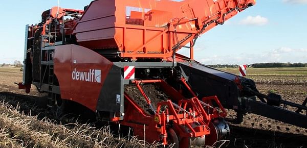 Dewulf R2060 Trailed 2-row sieving harvester