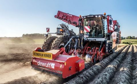 In celebration of the 30th anniversary of this harvester, the Dewulf offers a special model, the RA3060 Essential: an amazingly complete potato harvester for an attractive price In celebration of the 30th anniversary of this harvester, the Dewulf offers a special model, the RA3060 Essential: an amazingly complete potato harvester for an attractive price