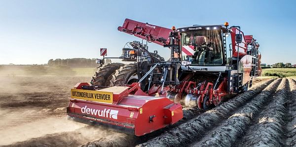 Dewulf presents number 300 of the R3060 in England