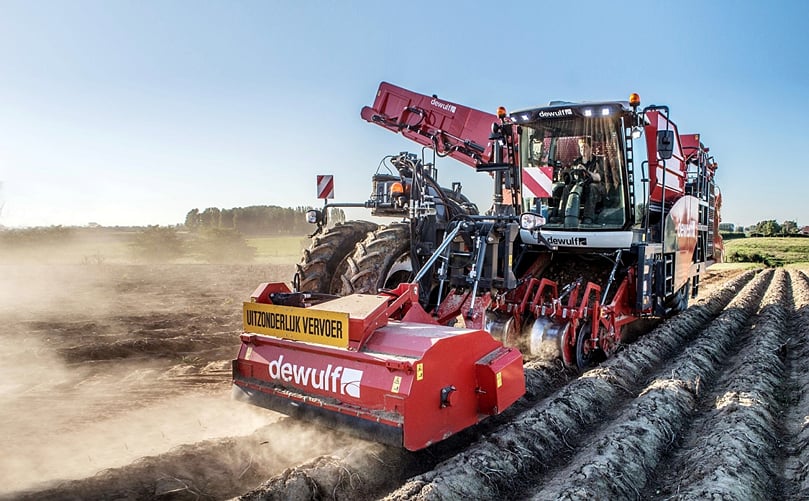 RA3060 Essential: competitively priced, self-propelled 2-row sieving harvester RA3060 Essential: competitively priced, self-propelled 2-row sieving harvester
