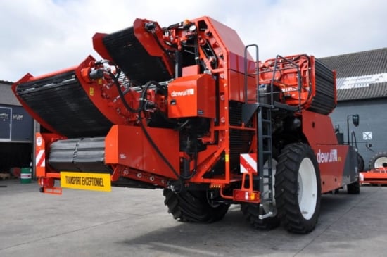 Dewulf RF3060: 2-row self-propelled potato harvester with Flexyclean® and bunker NEW Dewulf RF3060: 2-row self-propelled potato harvester with Flexyclean® and bunker NEW