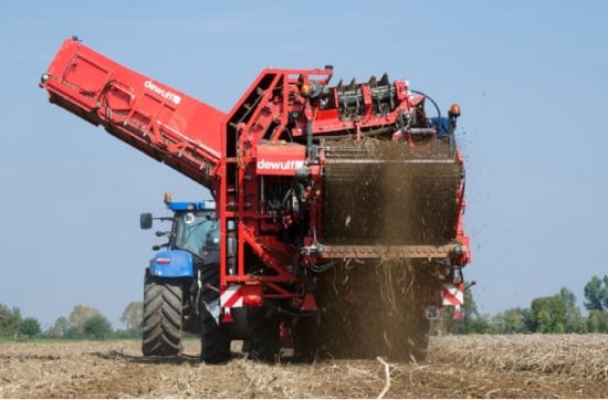 Dewulf RJA2060: 2-row trailed side-mounted harvester with bunker and cleaning unit Dewulf RJA2060: 2-row trailed side-mounted harvester with bunker and cleaning unit