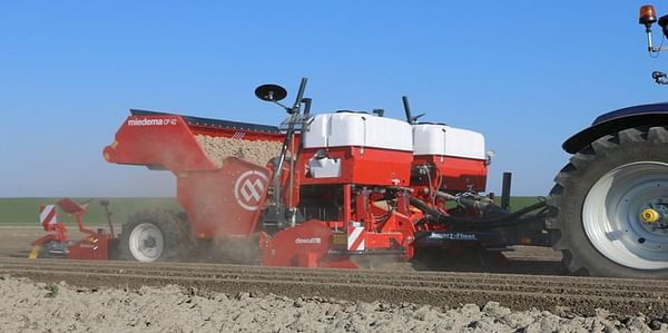 Dewulf SC Compact cultivator Full-field cultivator for use with planter