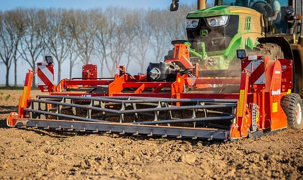 SC 300 Cultivator for attachment in front of or behind a tractor