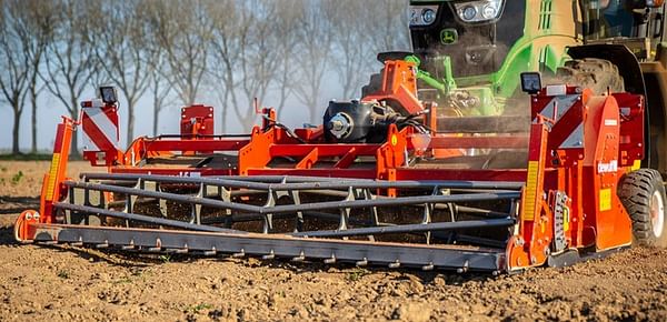 SC 300 Cultivator for attachment in front of or behind a tractor