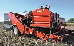 Torro Trailed 2-row sieving harvester