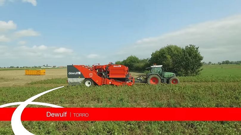 De Dewulf Torro is een lichte, getrokken 2-rijige bunkerverstekrooier met speciale aandacht voor aardappelvriendelijkheid en zo ook voor productkwaliteit.