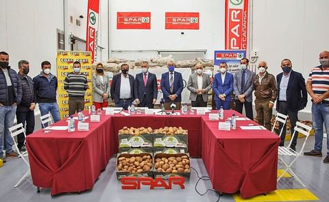 El convenio permite a los agricultores vender las cosechas en sus 191 tiendas y supermercados El convenio permite a los agricultores vender las cosechas en sus 191 tiendas y supermercados