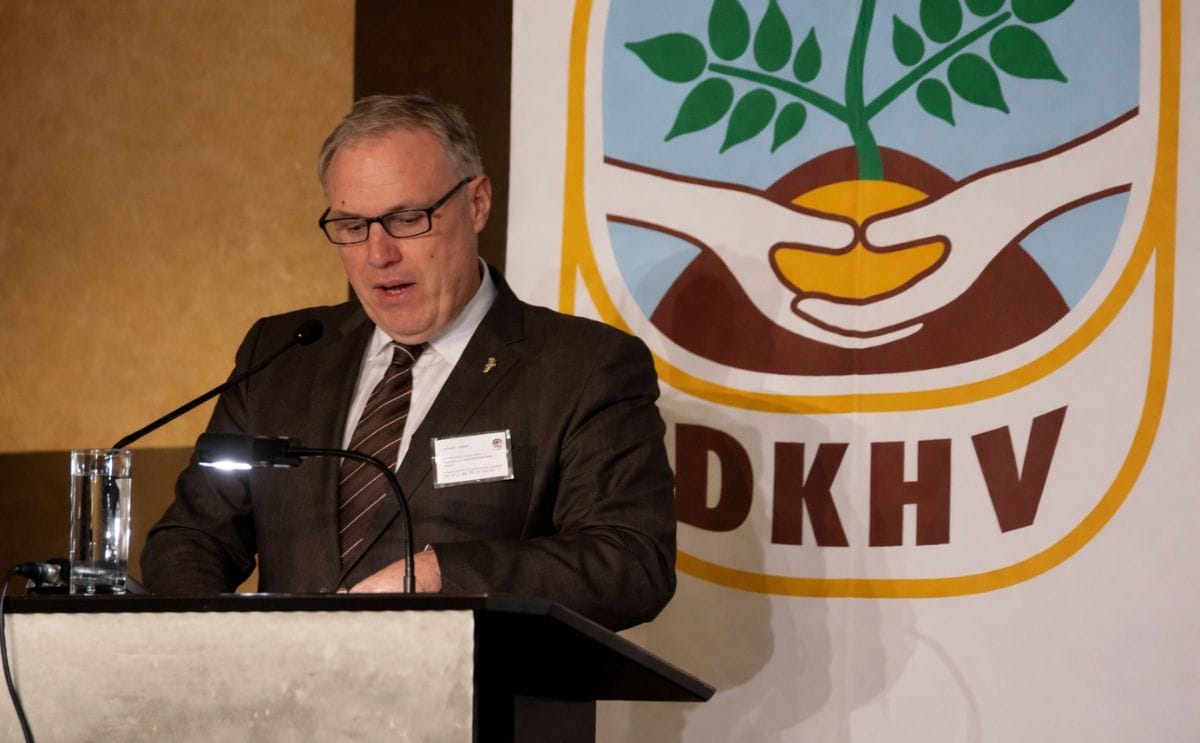 Romain Cools, President of the World Potato Congress greets the guests of the 14th International Berlin Potato Evening. (Courtesy: DKHV)