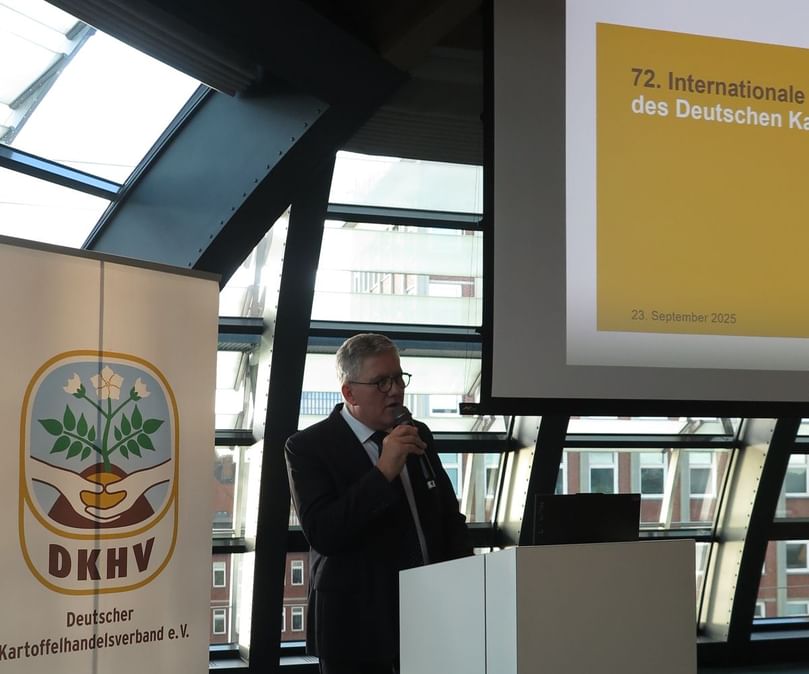 DKHV President Thomas Herkenrath delivering his opening address, highlighting the prospects of a record potato harvest and challenges for transport logistics.