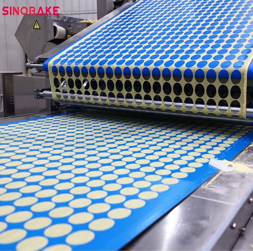 Dough Precision in Motion: The forming belt cuts perfectly uniform potato chip bases, setting the foundation for high-quality snacks. Dough Precision in Motion: The forming belt cuts perfectly uniform potato chip bases, setting the foundation for high-quality snacks.