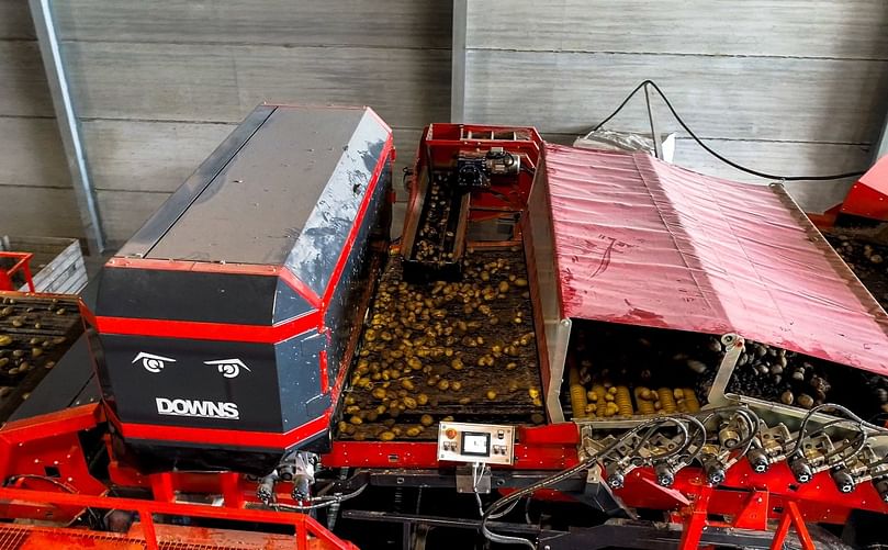 The DOWNS CropVision® can be integrated into DOWNS receiving hoppers and graders
