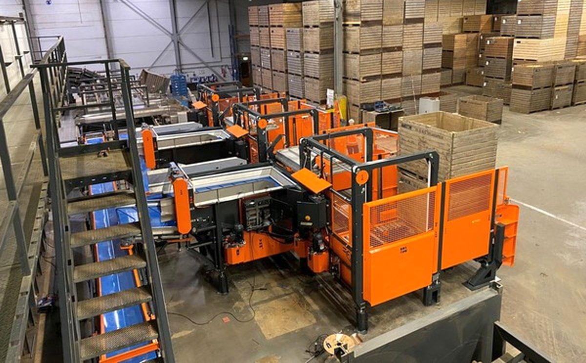 Dutch Potato Packer Gets Complete Box Emptying Line Dutch Potato Packer Gets Complete Box Emptying Line