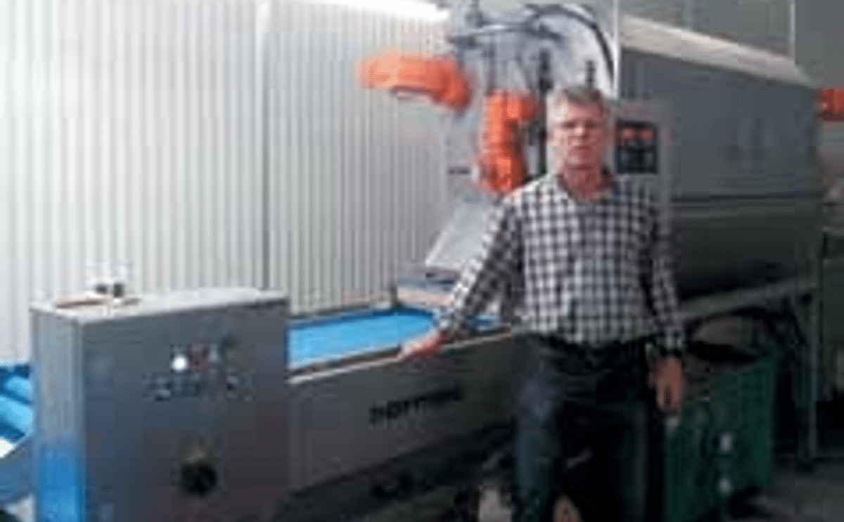 Eberhard Link with his Sormac knife peeling line Eberhard Link with his Sormac knife peeling line